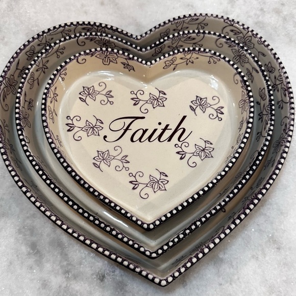 Temptations by Tara Floral Lace Set of 3 Heart Shaped Plates - Varies sizes - Picture 5 of 16